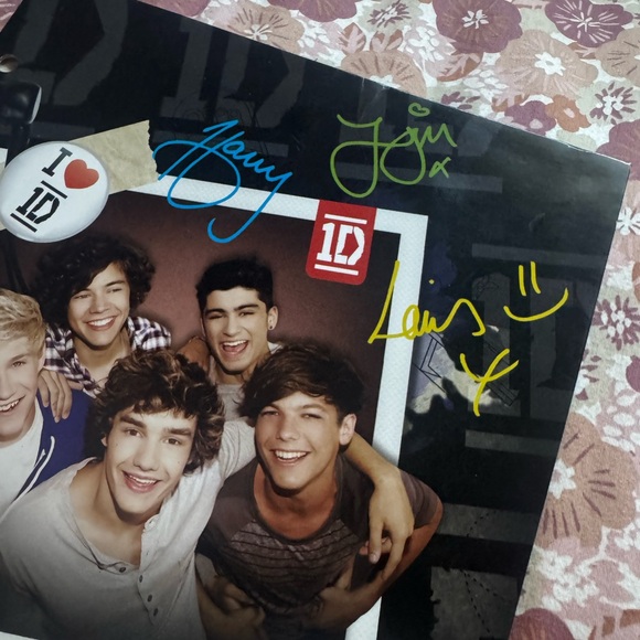 One Direction RARE 2013 Autographed portfolio - Picture 3 of 12